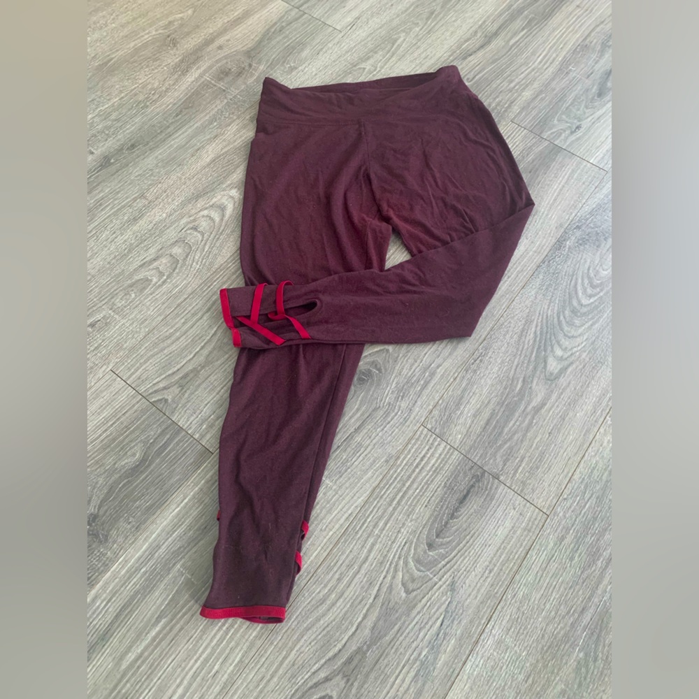 Victoria’s Secret Victoria Sport plum purple yoga leggings size large